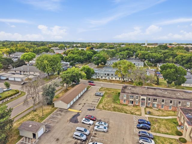 819 11th Avenue S 7, Hopkins, MN 55343