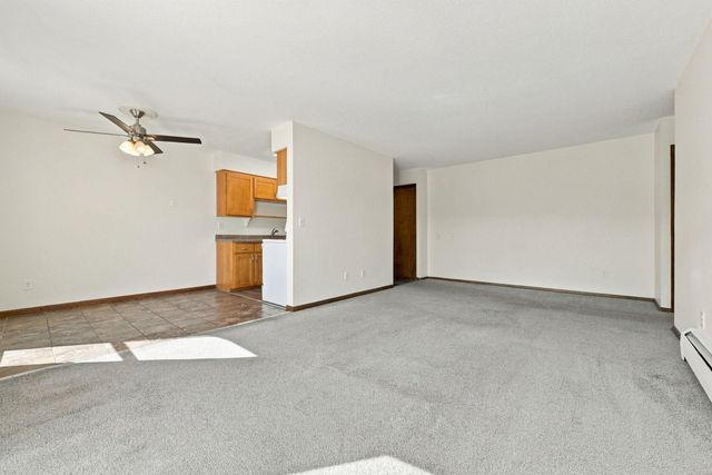 819 11th Avenue S 7, Hopkins, MN 55343