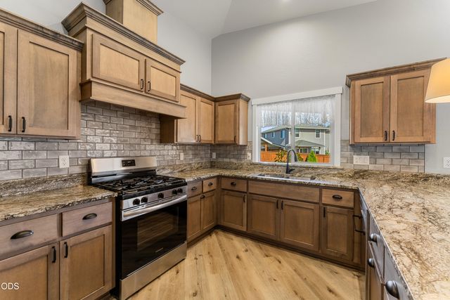 2804 SW Eastwood Lane, Grants Pass, OR 97527