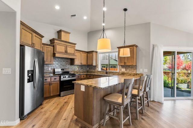 2804 SW Eastwood Lane, Grants Pass, OR 97527