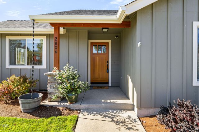 2804 SW Eastwood Lane, Grants Pass, OR 97527
