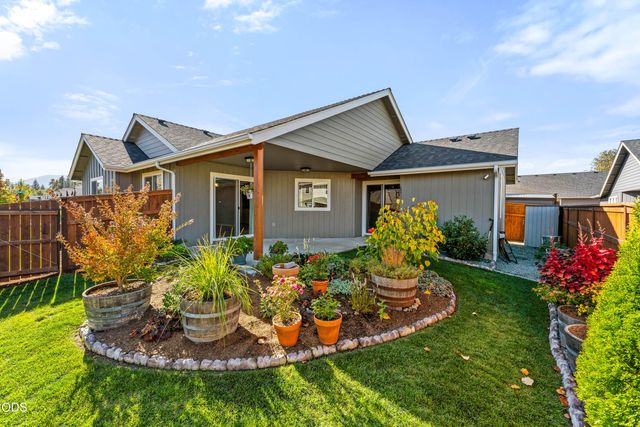 2804 SW Eastwood Lane, Grants Pass, OR 97527