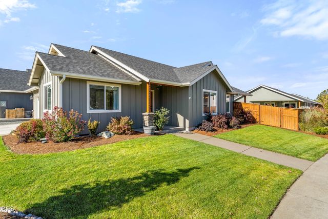 2804 SW Eastwood Lane, Grants Pass, OR 97527