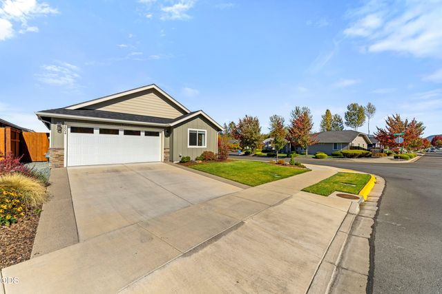 2804 SW Eastwood Lane, Grants Pass, OR 97527