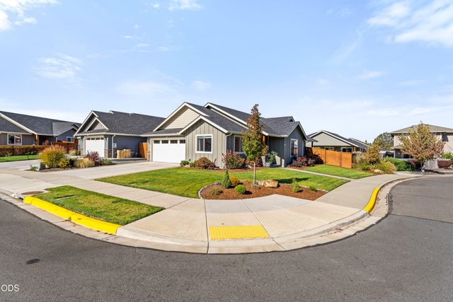 2804 SW Eastwood Lane, Grants Pass, OR 97527