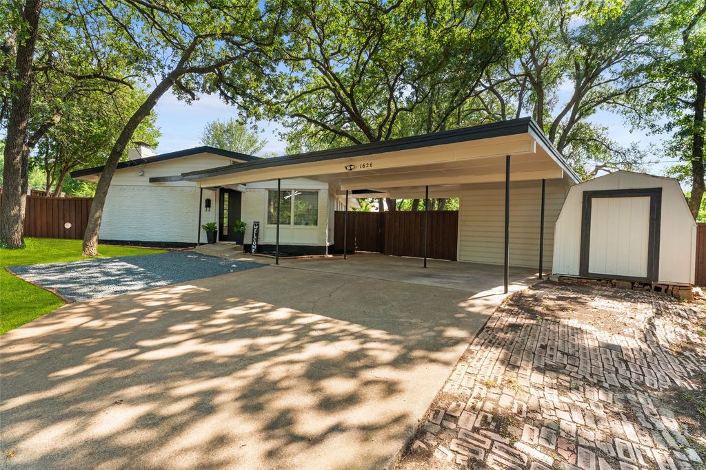 1626 Fair Court, Irving, TX 75060