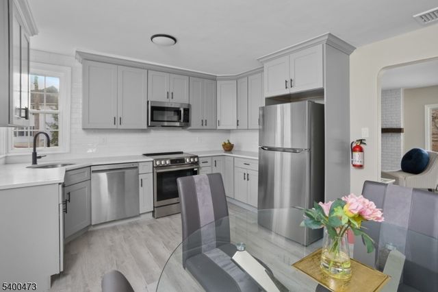 83 Mountain Blvd, Watchung Boro, NJ 07069