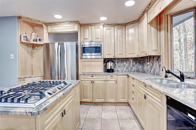 23 Sherwood Ridge Road, Pomona, NY 10970