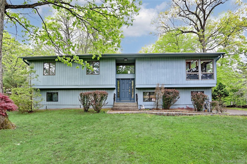 23 Sherwood Ridge Road, Pomona, NY 10970