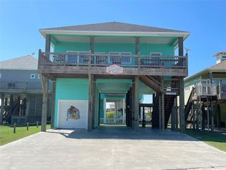 1001 S Stingaree Drive, Crystal Beach, TX 77650