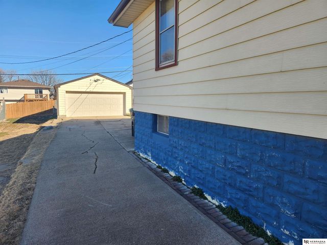 4602 Q Street, Omaha, NE 68117