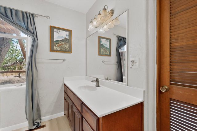 703 Solar Road NW, Albuquerque, NM 87107