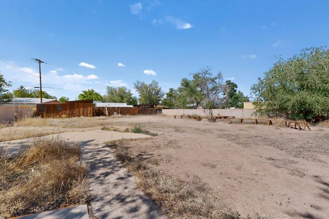 703 Solar Road NW, Albuquerque, NM 87107