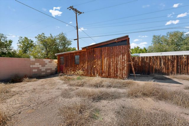 703 Solar Road NW, Albuquerque, NM 87107