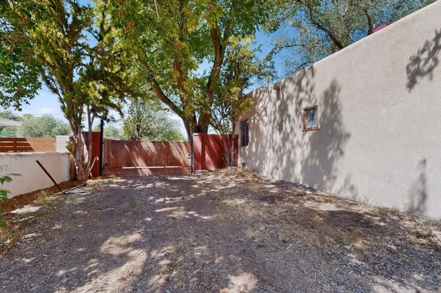 703 Solar Road NW, Albuquerque, NM 87107