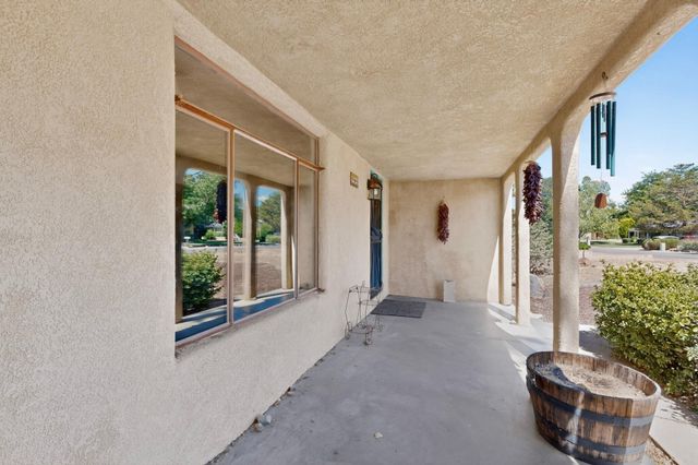 703 Solar Road NW, Albuquerque, NM 87107