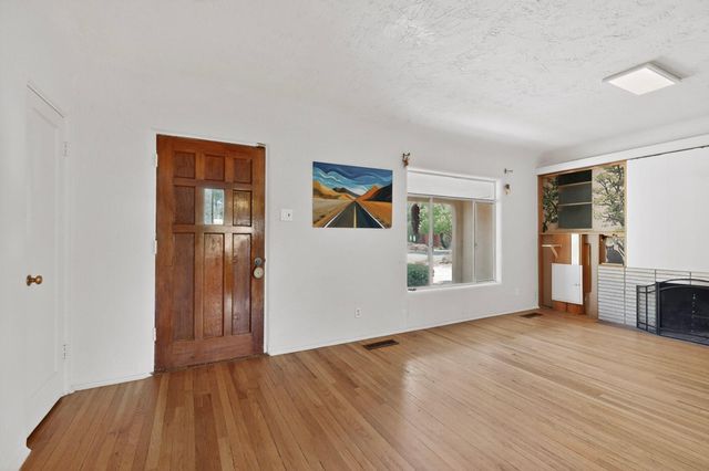 703 Solar Road NW, Albuquerque, NM 87107