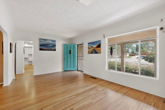703 Solar Road NW, Albuquerque, NM 87107