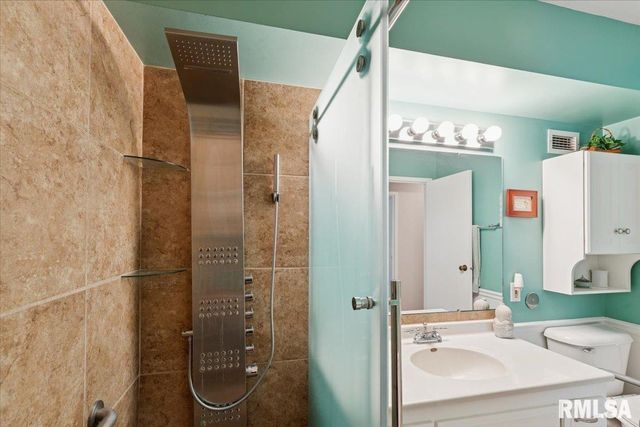 1800 7TH Street 2A, East Moline, IL 61244