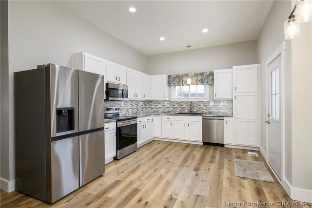 616 E Utica Street, Sellersburg, IN 47172