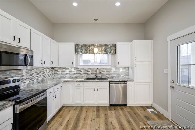 616 E Utica Street, Sellersburg, IN 47172