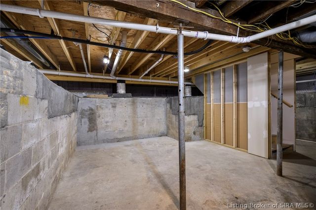 616 E Utica Street, Sellersburg, IN 47172