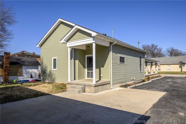 616 E Utica Street, Sellersburg, IN 47172