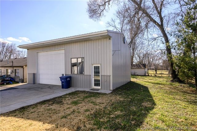 616 E Utica Street, Sellersburg, IN 47172