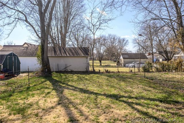 616 E Utica Street, Sellersburg, IN 47172