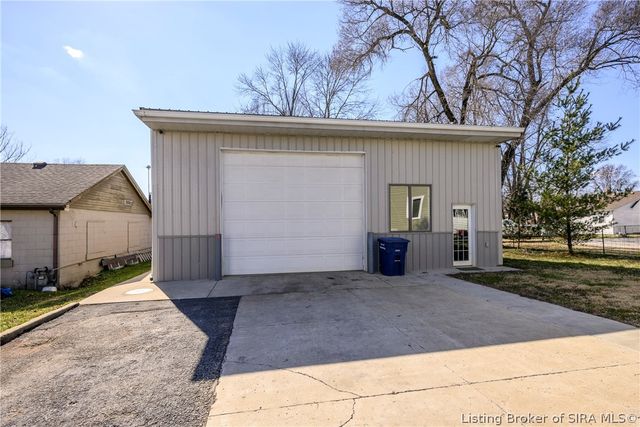 616 E Utica Street, Sellersburg, IN 47172