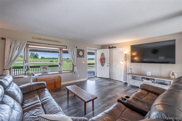 4985 Hollenbeck Road, Columbiaville, MI 48421