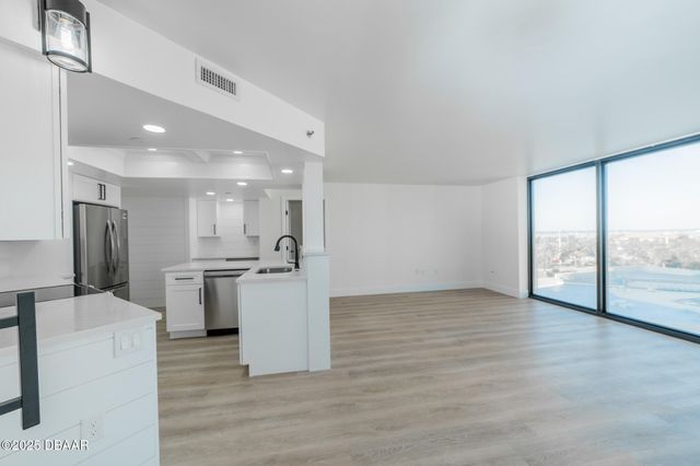 1 Oceans West Blvd Apt 4B4, Daytona Beach Shores, FL 32118