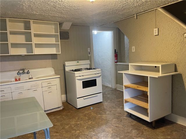 1208 Scott St, Mckeesport, PA 15132