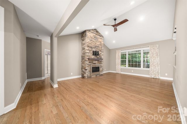 14 Waterbury Court, Hendersonville, NC 28791