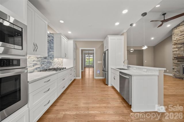 14 Waterbury Court, Hendersonville, NC 28791