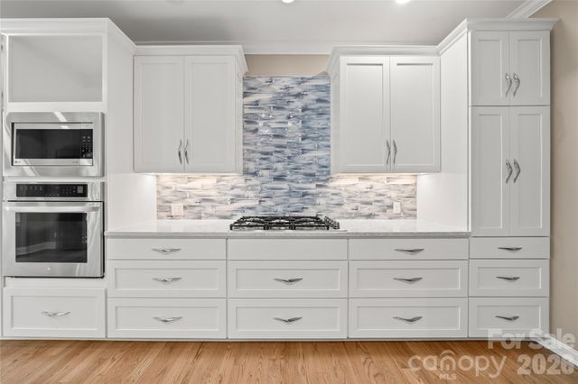 14 Waterbury Court, Hendersonville, NC 28791