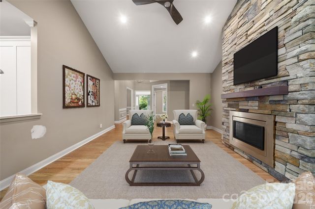14 Waterbury Court, Hendersonville, NC 28791