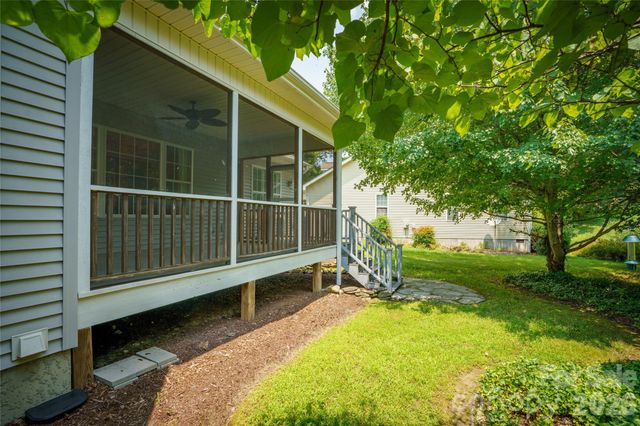 14 Waterbury Court, Hendersonville, NC 28791
