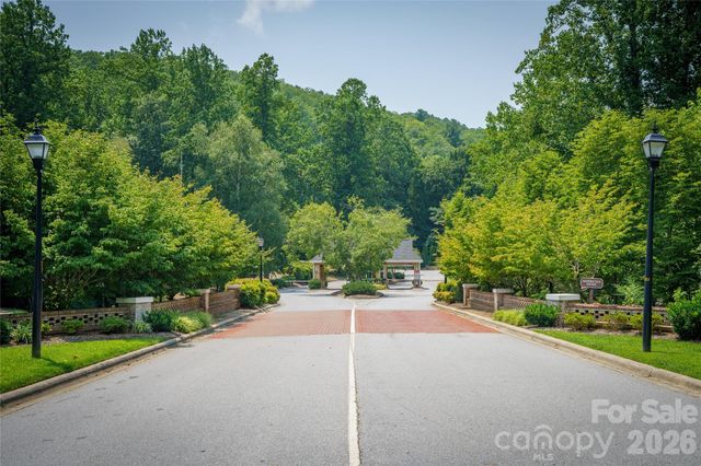 14 Waterbury Court, Hendersonville, NC 28791