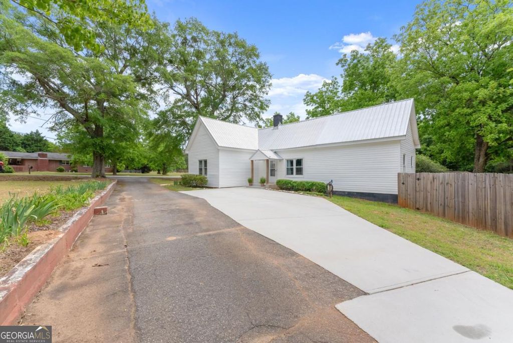 1519 New Hope Church Road, Loganville, GA 30052