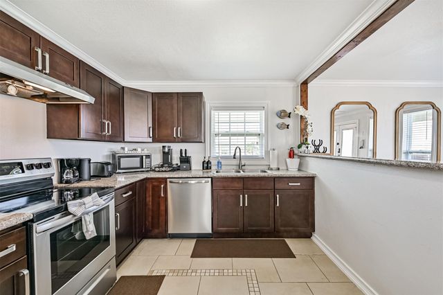 4622 Bayou Lane, Hitchcock, TX 77563