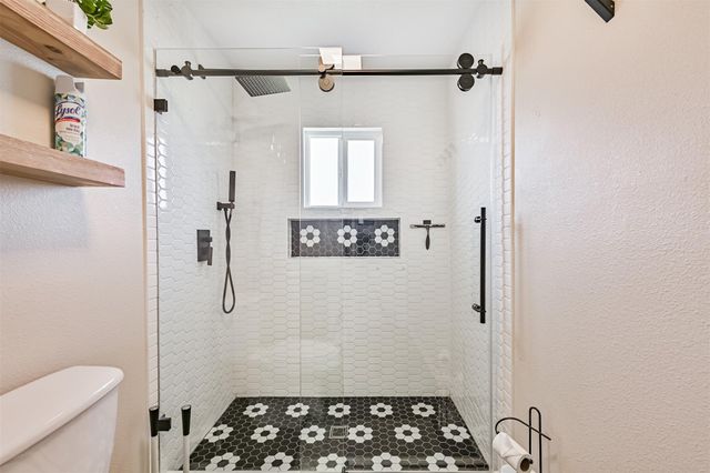 4622 Bayou Lane, Hitchcock, TX 77563