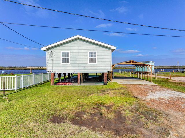 4622 Bayou Lane, Hitchcock, TX 77563