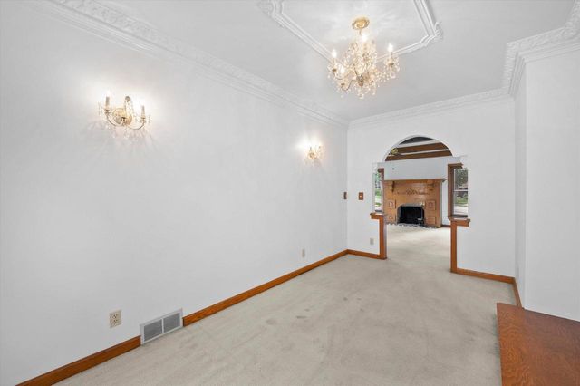 143 E Luther AVENUE, Oconomowoc, WI 53066