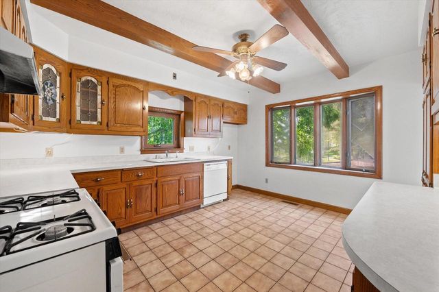 143 E Luther AVENUE, Oconomowoc, WI 53066