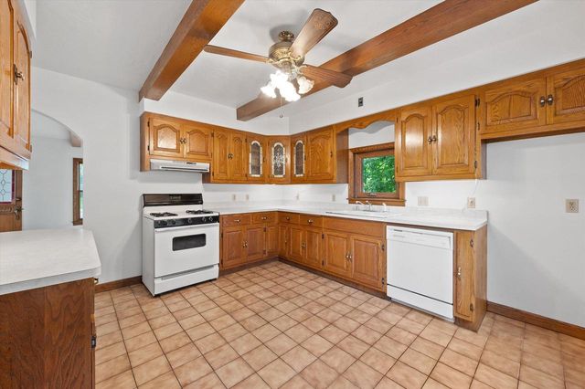 143 E Luther AVENUE, Oconomowoc, WI 53066