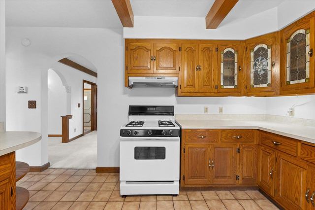 143 E Luther AVENUE, Oconomowoc, WI 53066