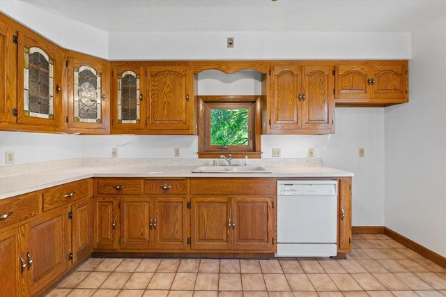 143 E Luther AVENUE, Oconomowoc, WI 53066