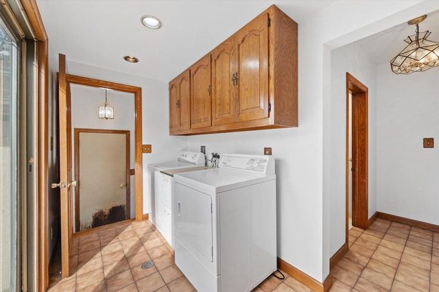 143 E Luther AVENUE, Oconomowoc, WI 53066
