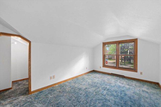 143 E Luther AVENUE, Oconomowoc, WI 53066
